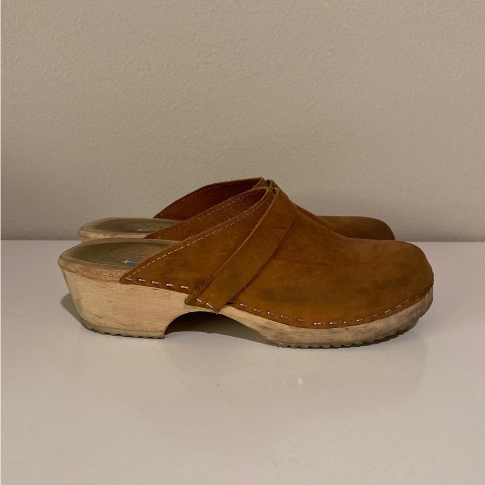 Lotta from Stockholm tan clogs, size 38 (7 1/2).